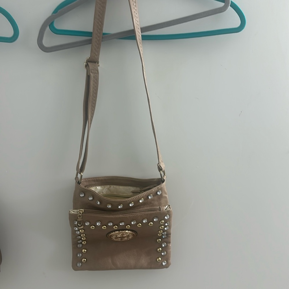 CROSS BODY BEIGE GOOD CONDITION